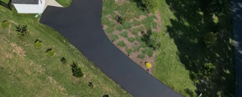 new-asphalt-sealcoating-on-residential-driveway-and-lawn